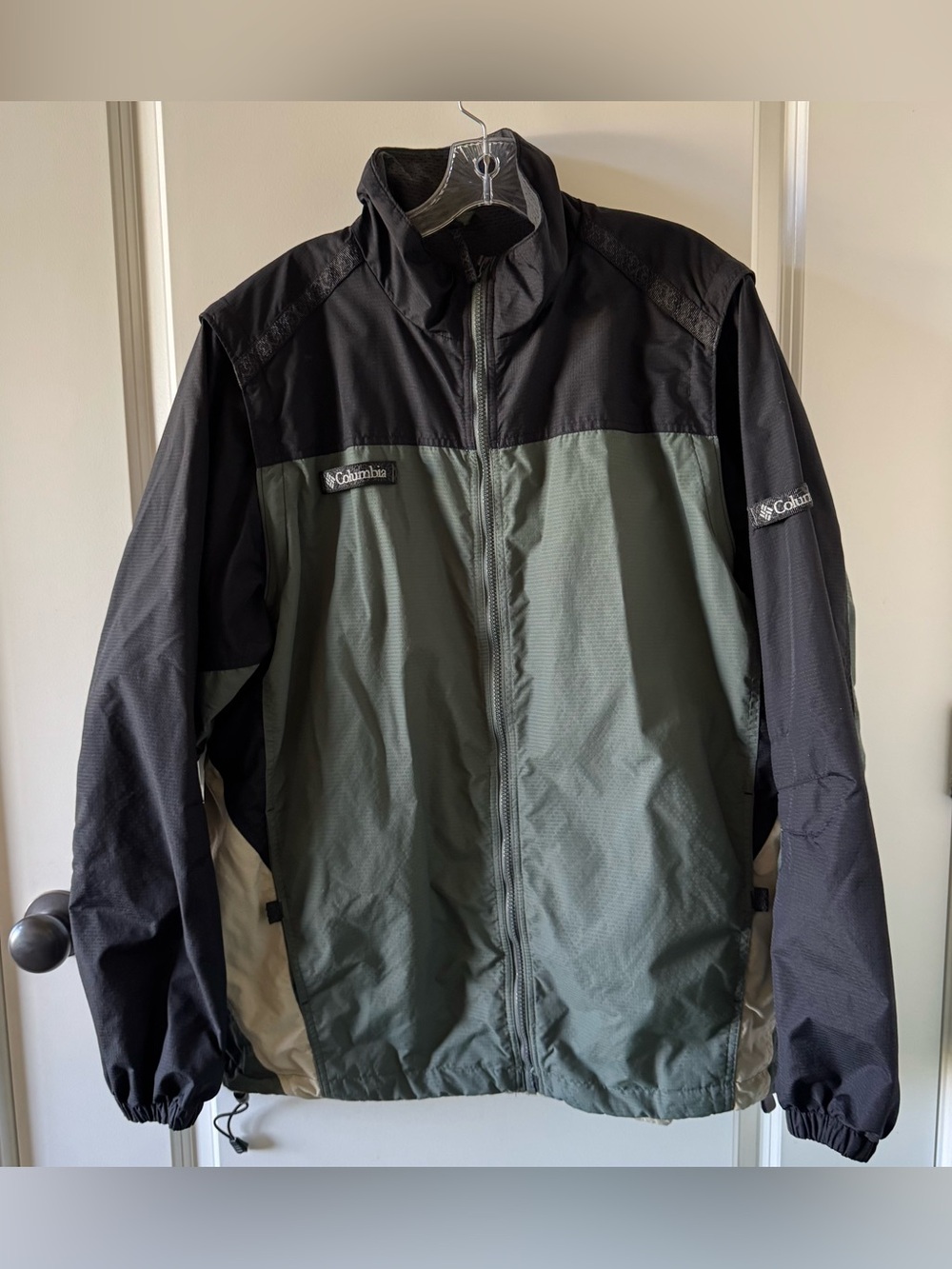 Columbia Packable Convertible Full Zip Windbreaker jacket